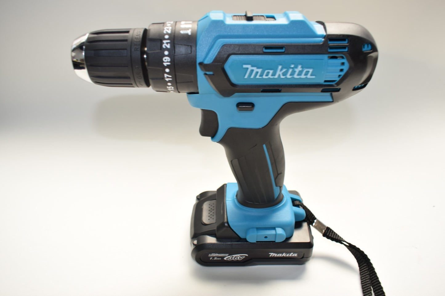 Taladro Inalámbrico 36v Makita + 44 Accesorios
