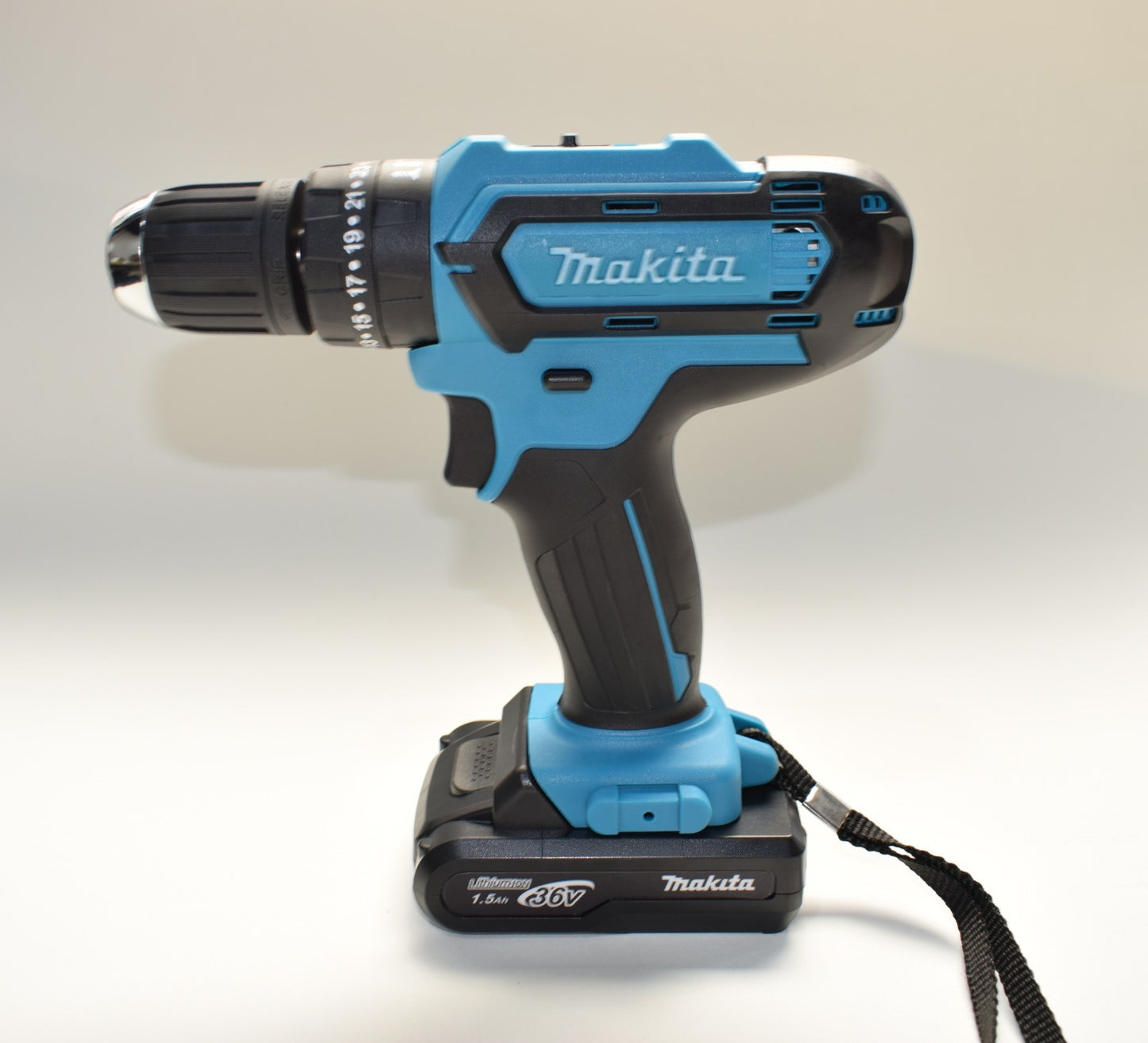 Taladro Inalámbrico 36v Makita + 44 Accesorios